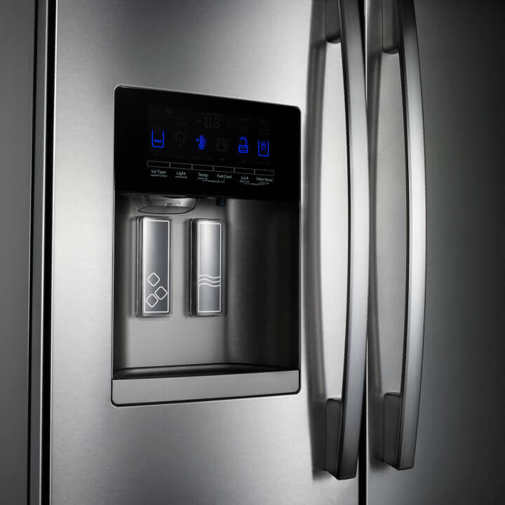 Refrigerator water dispenser